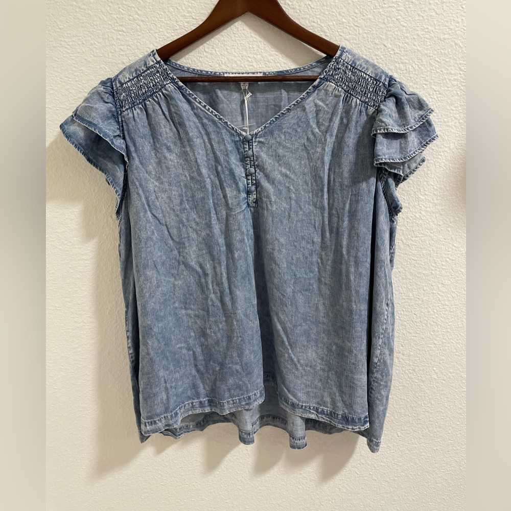 Jane & Delancey Washed Light Blue Denim Short Sleeve Blouse NWT